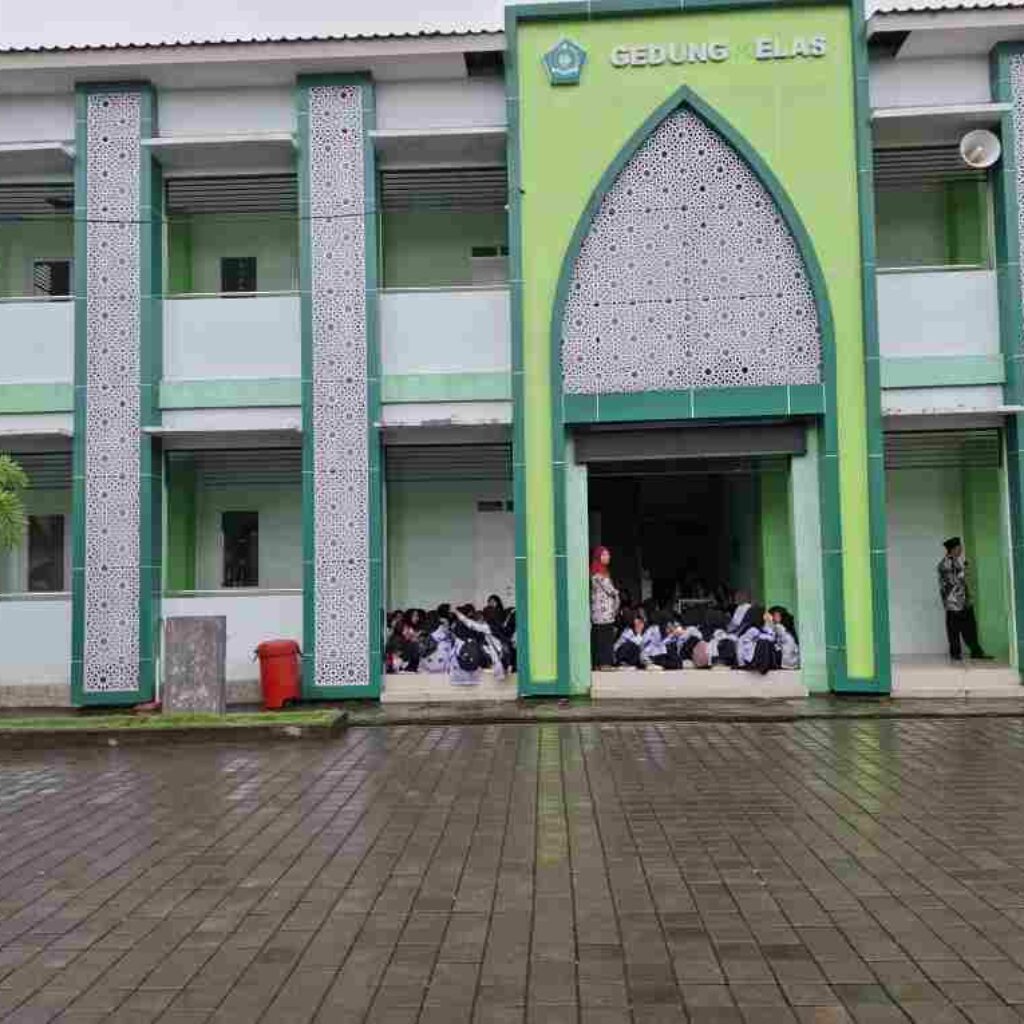 Kepala MTsN 2 Lobar, Beri Penguatan Kurikulum Berbasis Cinta pada Siswa