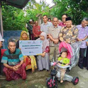 Wabup Lobar Terenyuh, Air Mata Iringi Kunjungan Balita Yatim Sakit Saraf