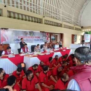 Polda NTB Musnahkan Hampir 3 Kg Sabu & Ribuan Botol Miras
