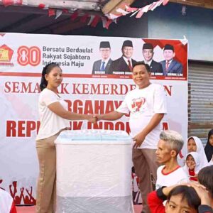 Peringati HUT RI, Anggota DPRD Herman AMD Manjakan Warga Mataram dengan Lomba dan Makanan Gratis