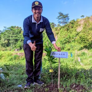 Kepala MAN Lobar Tanam Pohon dan Ekoteologi Lintas Agama Peringati Hari Santri 2025