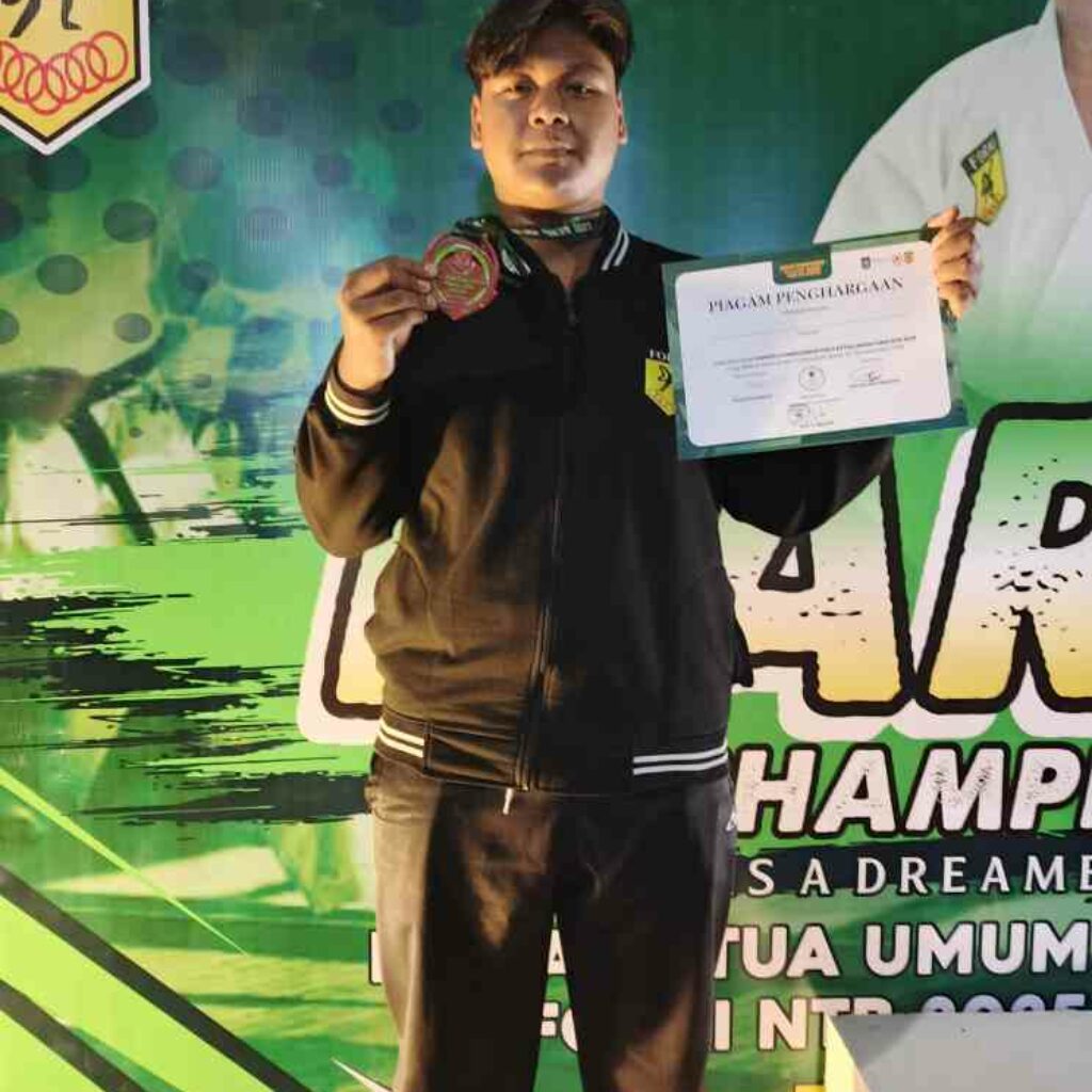 Kado Manis Akhir Tahun: Siswa MAN Lobar Sabet Juara Karate Championship Piala Ketum FORKI NTB 2025