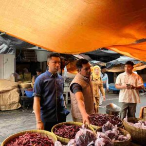Jelang Ramadan, Kasat Reskrim Polresta Mataram Cek Stok Pangan di Pasar Mandalika